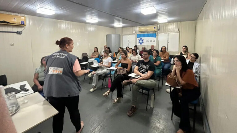 Médicos, enfermeiros e vários profissionais de saúde foram orientados pela Vigilância Epidemiológica com o objetivo de oferecer resposta rápida e eficaz para os casos de meningite. (Foto: Divulgação)