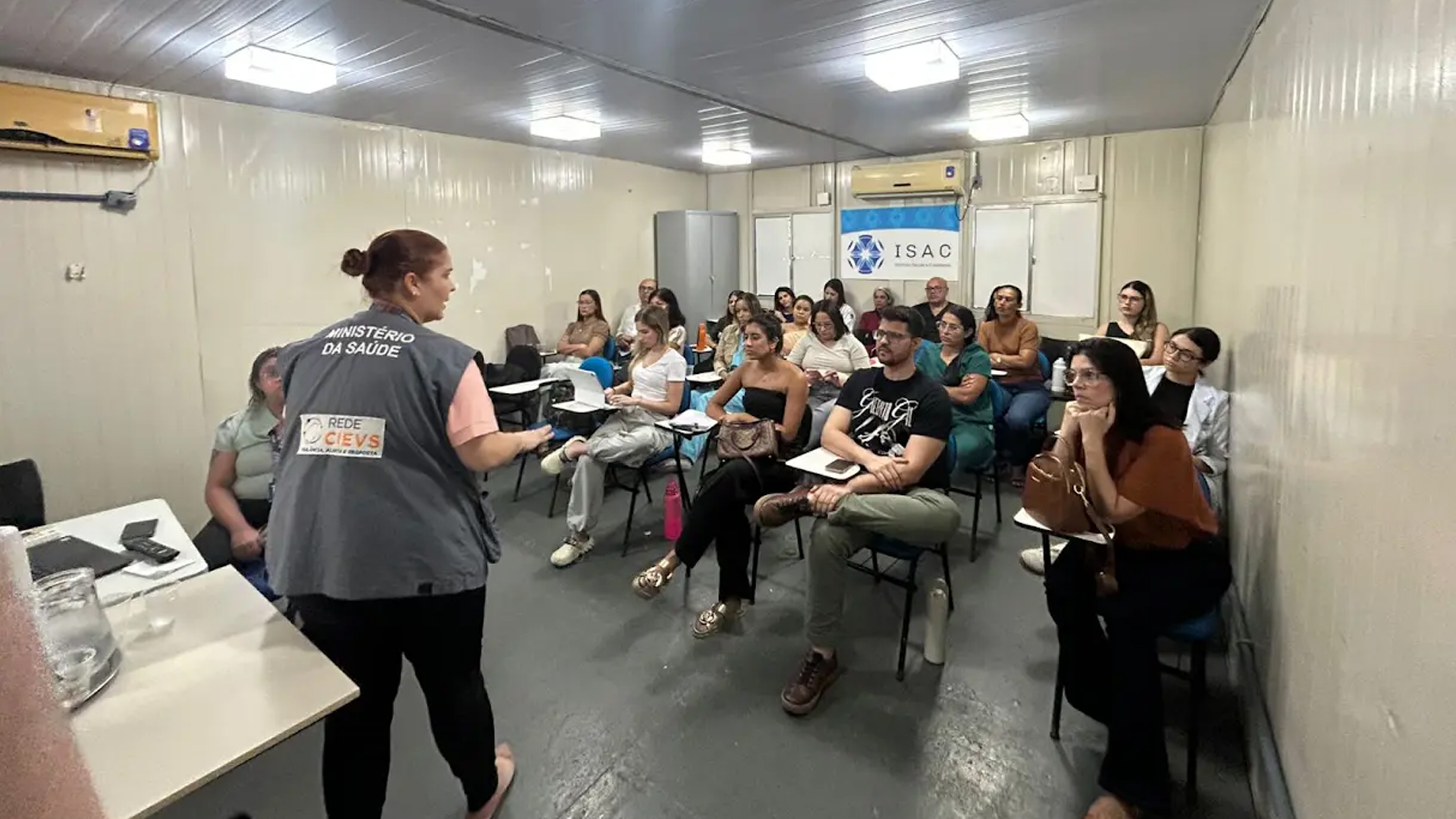 Médicos, enfermeiros e vários profissionais de saúde foram orientados pela Vigilância Epidemiológica com o objetivo de oferecer resposta rápida e eficaz para os casos de meningite. (Foto: Divulgação)